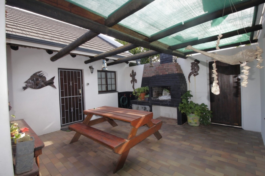6 Bedroom Property for Sale in Ferreira Town Eastern Cape